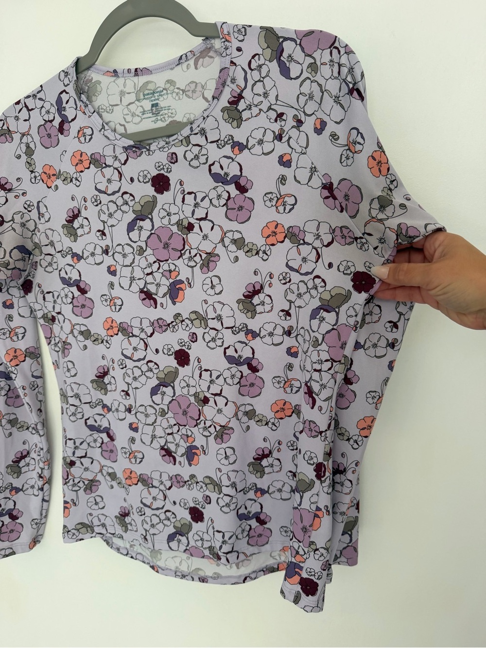 Patagonia Lavender Purple Floral Base Layer Capilene Performance Outdoors Shirt - Picture 6 of 13